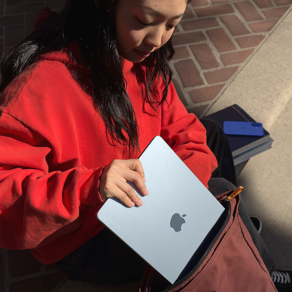 MacBook_Air_13-inch_M4_Starlight_PDP_Image_Position_8__MXES