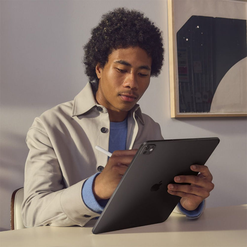 iPad_Pro_13-in_M5_WiFi_Space_Black_PDP_Image_Position_5__LAES