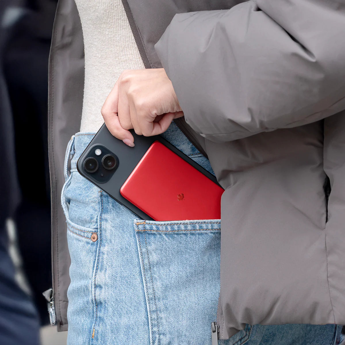 LOGiiX Piston Power 5000 mAh Slim Mag (2024) - Canada RED