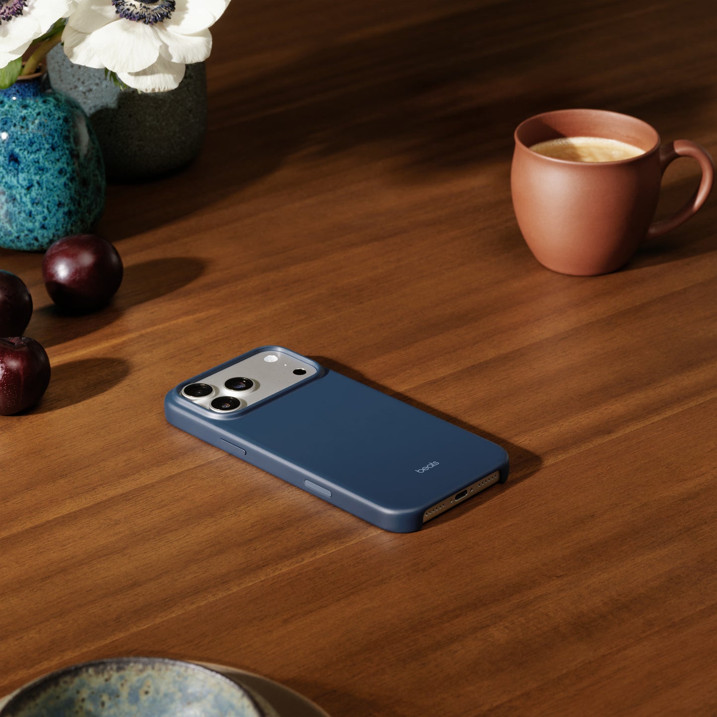Apple Beats iPhone 17 Pro Max Case with MagSafe and Camera Control — Azul Cobalto