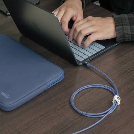 LOGiiX Vibrance Neo Sleeve Bundle with USB-C to USB-C Cable - Midnight Blue
